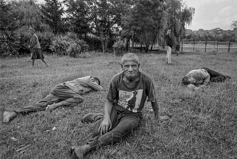 The psychiatric hospital in Štimlje, Kosovo. 06.1999. Photo by Oleg Klimov.