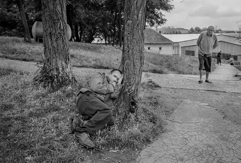 The psychiatric hospital in Štimlje, Kosovo. 06.1999. Photo by Oleg Klimov.
