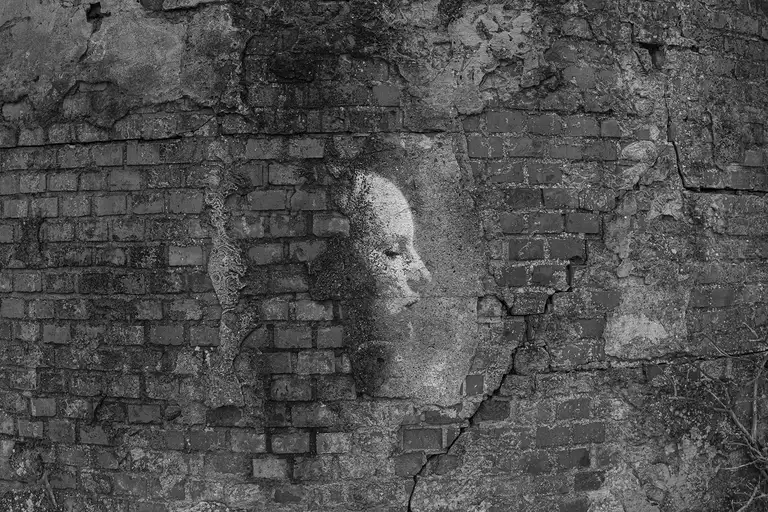 A portrait appears through the broken wall like a ghost of the past. Kaliningrad region, 02.03.2026. Photo by Oleg Klimov