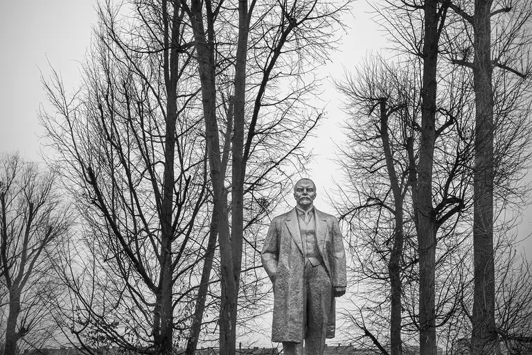 A Soviet monument (Vladimir Lenin) — a fragment of ideology quietly aging in a landscape that has changed many times. Kaliningrad region, 03.03.2026. Photo by Oleg Klimov