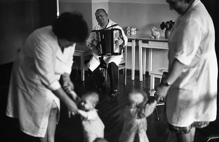 Specialized Children's Home No. 2, which houses children with congenital malformations, postpartum injuries, and those who, according to doctors, cannot live among ordinary children. St. Michurina. Novokuznetsk. Kemerovo region. Kuzbass. Siberia. 06/07/1981 Photo by Vladimir Sokolaev/Liberty SU Archive