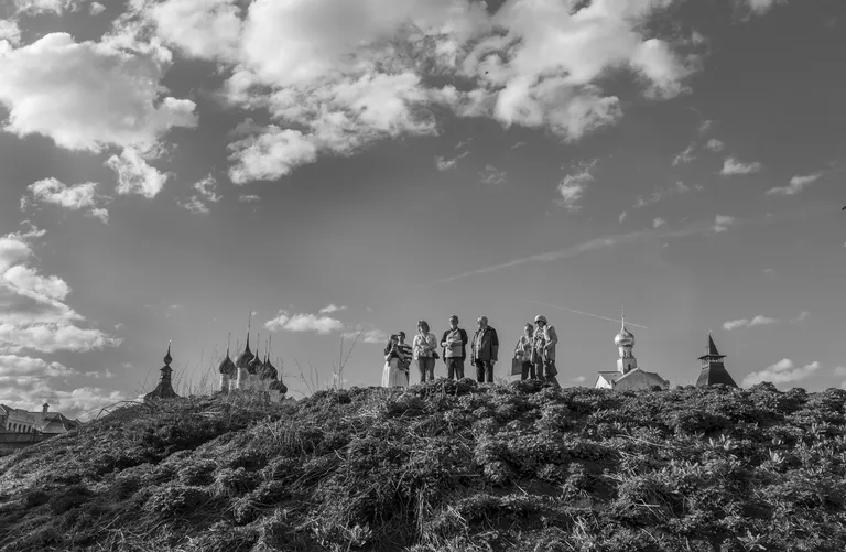 Outside the Rostov Kremlin, the earthen ramparts of a 17th-century “Dutch-style” star fort still trace the city’s old defenses—a nine-pointed outline designed by the Dutch military engineer Jan Cornelius van Rodenburg in the 1630s. Russia’s Golden Ring, May 2026. Photo © Oleg Klimov for Panos Pictures.