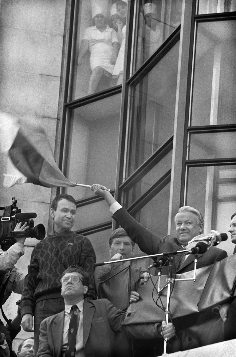 Boris Yeltsin declares victory over the State Committee on the State of Emergency (GKChP). Later that day, a rally celebrating the victory of the democratic forces was held in Moscow, where the Russian tricolour—officially recognised that day as the national flag of the Russian Soviet Federative Socialist Republic—was raised. Moscow, Soviet Union, 22 August 1991. Photo by Oleg Klimov