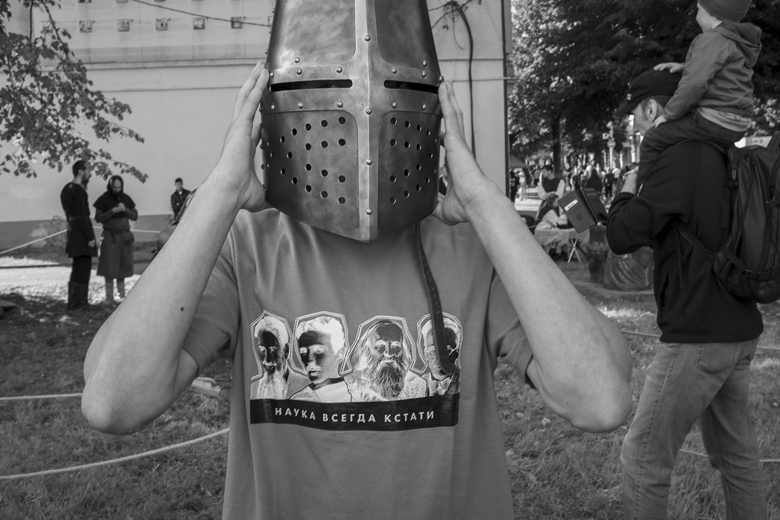 A Sovetsk resident tries on a replica of a medieval Teutonic knight’s helmet. Photo: Oleg Klimov.